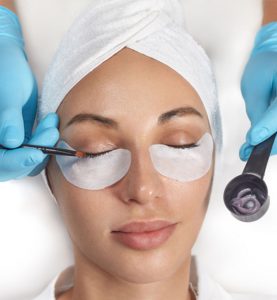 Wimpern färben